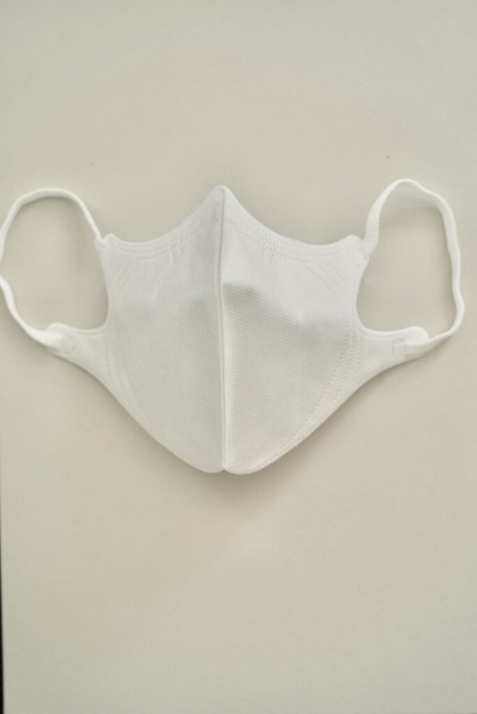 (旧デザイン)[CUBIST] 小顔に見える！ 立体マスク 5枚セット 医療用JIS適合・白・ふつう／小さめサイズ 高級不織布４層 立体構造で口元にやさしい空間 高機能フィルター